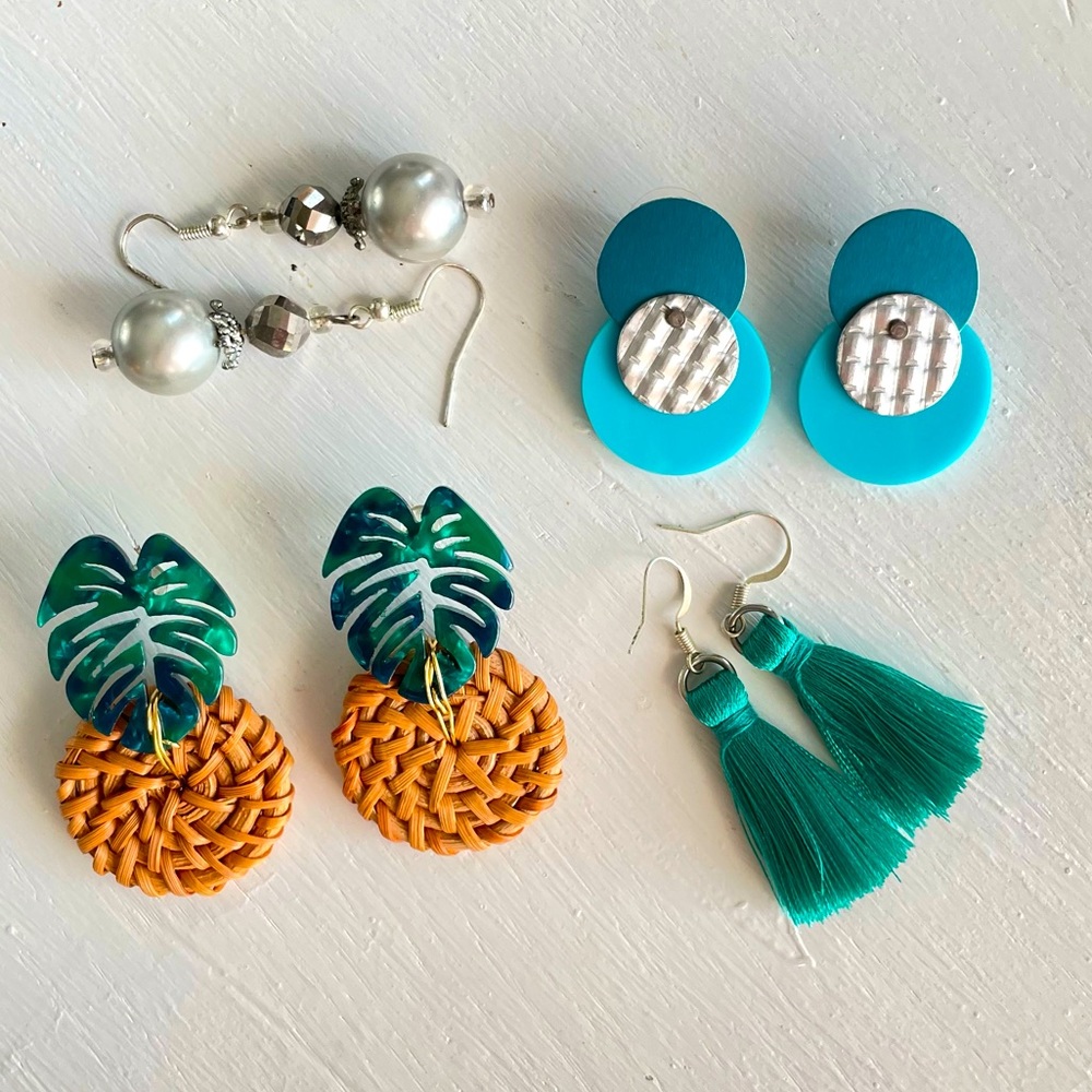 Lot of 4 pairs of modern earrings